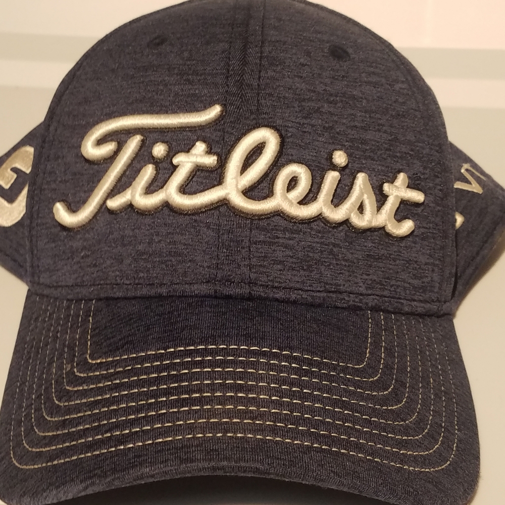 Titleist Navy Heather Cap with White Logo Men Fitted L/XL